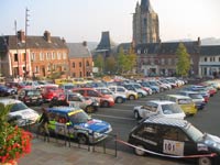 La Place de l'Htel de ville accueille les vhicules participant au Rallye d'Envermeu en septembre 2009.